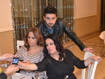 ONLAR GUYA ŞƏKİL ÇƏKDİRİRDİLƏR... ONLAR GUYA ŞƏKİL ÇƏKDİRİRDİLƏR...
