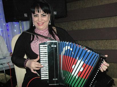 MƏŞHUR QARMONÇUMUZ QAYNANA OLDU MƏŞHUR QARMONÇUMUZ QAYNANA OLDU