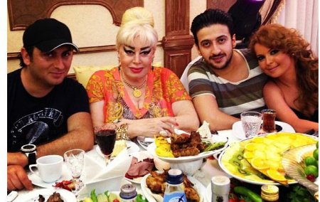 İLHAMƏ İLƏ TOLİK YAN-YANA İLHAMƏ İLƏ TOLİK YAN-YANA