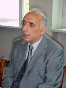 FƏRHAD QƏRİBOV ELDAR HƏSƏNOVUN QURBANINA ÇEVRİLİR FƏRHAD QƏRİBOV ELDAR HƏSƏNOVUN QURBANINA ÇEVRİLİR