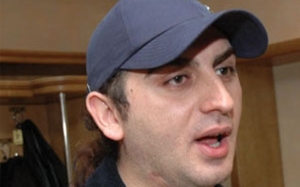 TOLİK İSA QƏMBƏRƏ "LAZIMSIZ İNSAN" DEDİ TOLİK İSA QƏMBƏRƏ "LAZIMSIZ İNSAN" DEDİ