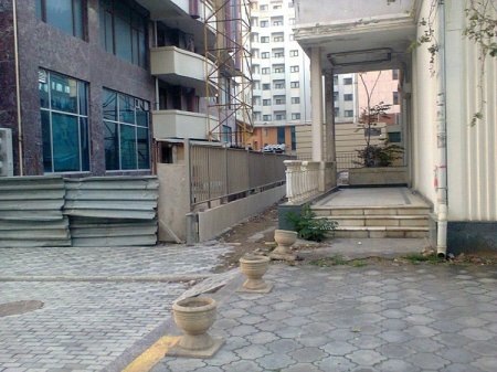 ŞƏHƏR MƏRKƏZİNDƏ YÜZLƏRLƏ SAKİN BLOKADADA QALIB ŞƏHƏR MƏRKƏZİNDƏ YÜZLƏRLƏ SAKİN BLOKADADA QALIB