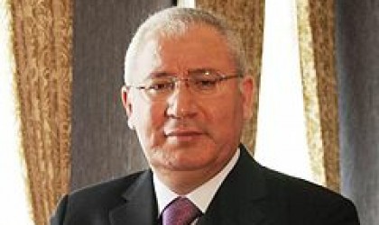 Heydər Əsədov İsmət Abbasovun «qanadlarını» necə budayır? Heydər Əsədov İsmət Abbasovun «qanadlarını» necə budayır?