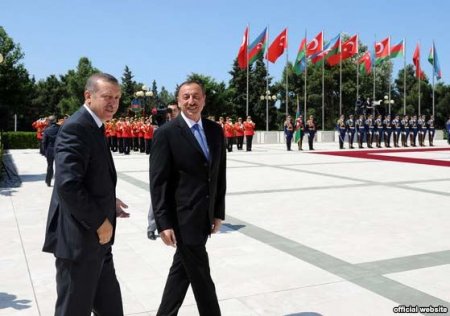 Ərdoğanı Bakı səfəri öncəsi şok gəlişmələr - Səfirliyin işçisi və tanınmış iş adamı üsyan etdi Ərdoğanı Bakı səfəri öncəsi şok gəlişmələr - Səfirliyin işçisi və tanınmış iş adamı üsyan etdi