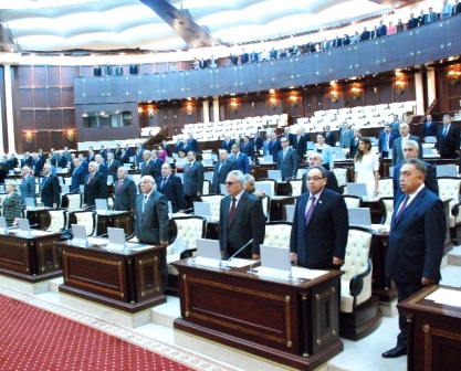 Hakimiyyət parlament seçkilərilə bağlı siyasətinə əl gəzdirib Hakimiyyət parlament seçkilərilə bağlı siyasətinə əl gəzdirib