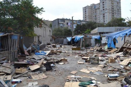 Bakının "Bolluq" bazarında bol zibil var... Bakının "Bolluq" bazarında bol zibil var...