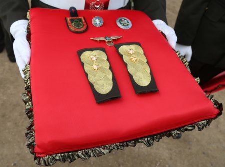 Atası olqarxlardan fərqli olaraq ona şəhidliyi miras qoydu.... – Amma bu gün ən zəngin olanı da o oldu... Atası olqarxlardan fərqli olaraq ona şəhidliyi miras qoydu.... – Amma bu gün ən zəngin olanı da o oldu...