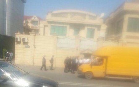 “Hafka”nın villasının önünü polislər kəsdirib durub