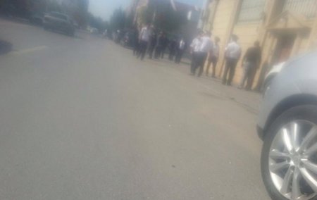 “Hafka”nın villasının önünü polislər kəsdirib durub