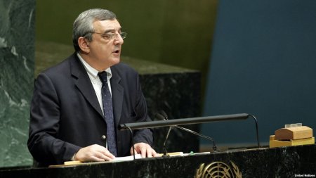 Azərbaycanlı diplomatın oğlu saxtakarlıqda ittiham olunur Azərbaycanlı diplomatın oğlu saxtakarlıqda ittiham olunur