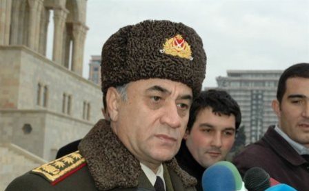 `Ramil Usubovun oğlu əlbəyaxa döyüşlə məşğuldur` `Ramil Usubovun oğlu əlbəyaxa döyüşlə məşğuldur`