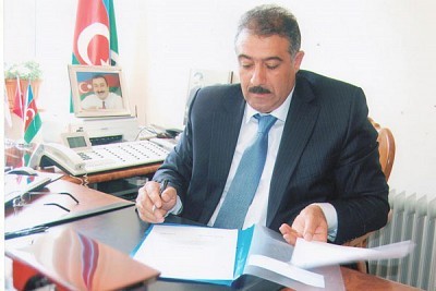 Sumqayıtda bu adam dövlət idarəsinə qohum-əqrəba təsərrüfatı kimi baxır... Sumqayıtda bu adam dövlət idarəsinə qohum-əqrəba təsərrüfatı kimi baxır...