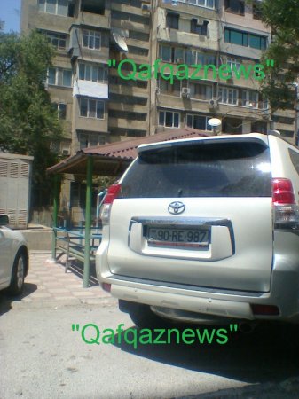 Çarəsiz vətəndaşlar Əhliman Əmiraslanovdan kömək istədilər... Çarəsiz vətəndaşlar Əhliman Əmiraslanovdan kömək istədilər...