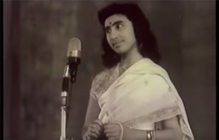 Flora Kərimova 57 il əvvəl: 17 yaşlı həvəskar müğənni, çirkin qara qız... 