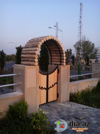 Rəis özünün restoranında işlətdiyi fəhlələrin haqqını yeyir Rəis özünün restoranında işlətdiyi fəhlələrin haqqını yeyir