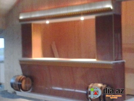 Rəis özünün restoranında işlətdiyi fəhlələrin haqqını yeyir Rəis özünün restoranında işlətdiyi fəhlələrin haqqını yeyir