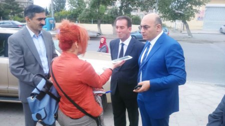 Ağazadənin qərargahı qaynayır, Əlizadədə adam yox Ağazadənin qərargahı qaynayır, Əlizadədə adam yox