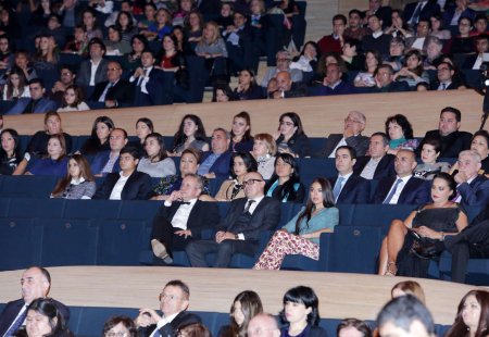 Leyla Əliyeva “Bakı, mən səni sevirəm” kinolayihəsinin təqdimat mərasimində iştirak edib Leyla Əliyeva “Bakı, mən səni sevirəm” kinolayihəsinin təqdimat mərasimində iştirak edib