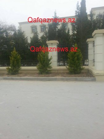 Adi orta məktəb direktorudur, amma... Adi orta məktəb direktorudur, amma...