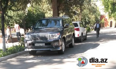 3 milyonluq yeyintinin altından qalxan rektorun 3 katibəsi var imiş... 3 milyonluq yeyintinin altından qalxan rektorun 3 katibəsi var imiş...