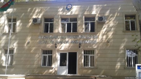 Göyçaylı ana iki azyaşlı uşağı ilə aclığa başladı Göyçaylı ana iki azyaşlı uşağı ilə aclığa başladı