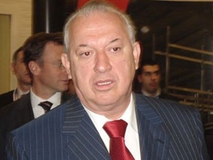 Cahangir Əsgərov AZAL-ı müflis olmaq həddinə çatdırıb... Cahangir Əsgərov AZAL-ı müflis olmaq həddinə çatdırıb...