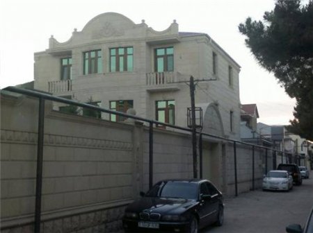 "Bugatti" sürən icra başçısı... "Bugatti" sürən icra başçısı...