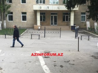 20 saylı poliklinika sakinlərin yolunu "özəlləşdirib"... 20 saylı poliklinika sakinlərin yolunu "özəlləşdirib"...