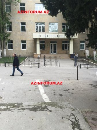 20 saylı poliklinika sakinlərin yolunu "özəlləşdirib"... 20 saylı poliklinika sakinlərin yolunu "özəlləşdirib"...