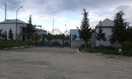 Göyçayda sahibkarın dizini necə yerə qoyurlar... Göyçayda sahibkarın dizini necə yerə qoyurlar...