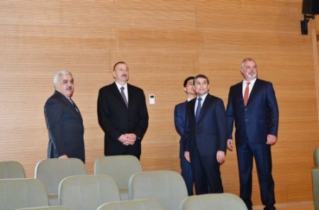 "Bədəl Bədəlovun mənim daxmamla nə işi var?" "Bədəl Bədəlovun mənim daxmamla nə işi var?"