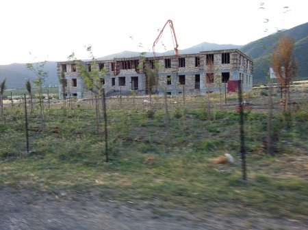 Oğuzda satmadığı yer qoymadı... Oğuzda satmadığı yer qoymadı...