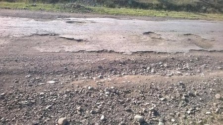“Prezidentin ayırdığı pul bizim yolumuzun da təmirinə xərclənsin” “Prezidentin ayırdığı pul bizim yolumuzun da təmirinə xərclənsin”