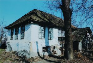 Masallıda 62 yaşlı qadının evi başına uçur, köməyə ehtiyacı var Masallıda 62 yaşlı qadının evi başına uçur, köməyə ehtiyacı var