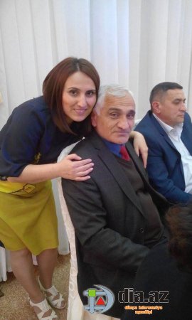 Mikayıl Cabbarov jurnalistə hirslənib onun atasından QİSAS ALIR? Mikayıl Cabbarov jurnalistə hirslənib onun atasından QİSAS ALIR?