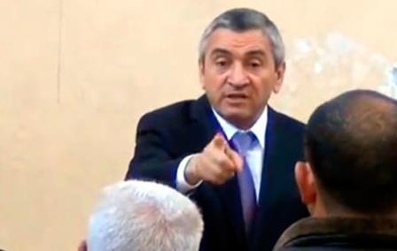 Adil Vəliyevin dünya-aləm vecinə deyil Adil Vəliyevin dünya-aləm vecinə deyil