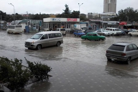 Adil Vəliyevin dünya-aləm vecinə deyil Adil Vəliyevin dünya-aləm vecinə deyil