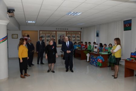 Nəsimi rayonu 111 saylı tam orta məktəbdə “Ucal, Yaşa Azərbaycan ” mövzusunda tədbir keçirildi Nəsimi rayonu 111 saylı tam orta məktəbdə “Ucal, Yaşa Azərbaycan ” mövzusunda tədbir keçirildi