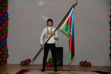 Nəsimi rayonu 111 saylı tam orta məktəbdə “Ucal, Yaşa Azərbaycan ” mövzusunda tədbir keçirildi Nəsimi rayonu 111 saylı tam orta məktəbdə “Ucal, Yaşa Azərbaycan ” mövzusunda tədbir keçirildi