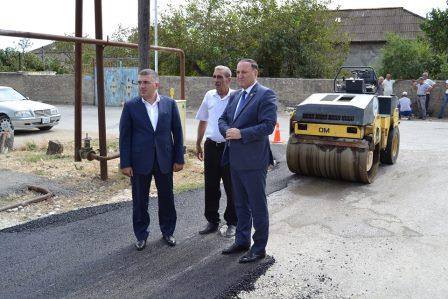 Asif Hüseynovun fotolarından boylanan nimdaş Siyəzən Asif Hüseynovun fotolarından boylanan nimdaş Siyəzən