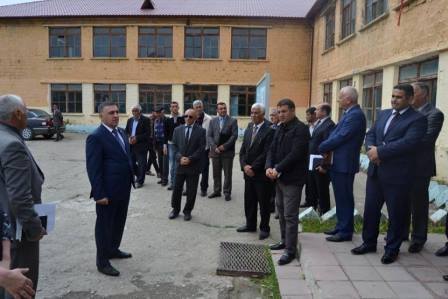 Asif Hüseynovun fotolarından boylanan nimdaş Siyəzən Asif Hüseynovun fotolarından boylanan nimdaş Siyəzən