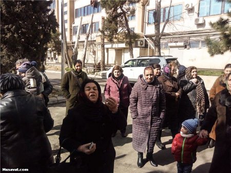 Adil Vəliyev sakinlərdə narazılıq yaradır Adil Vəliyev sakinlərdə narazılıq yaradır