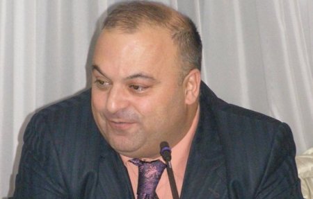 Səfirin dostu olan diaspor sədrini “Avakovun dəstəsi”ylə nələr bağlayır? Səfirin dostu olan diaspor sədrini “Avakovun dəstəsi”ylə nələr bağlayır?