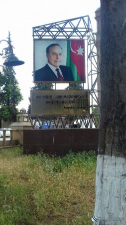 Başçı yolunun üstündə bunları görmürmü? Başçı yolunun üstündə bunları görmürmü?