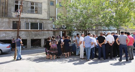 Qanunsuz qərara getməzdən 1 həftə imza atıbmış... Qanunsuz qərara getməzdən 1 həftə imza atıbmış...