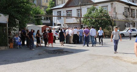 Qanunsuz qərara getməzdən 1 həftə imza atıbmış... Qanunsuz qərara getməzdən 1 həftə imza atıbmış...
