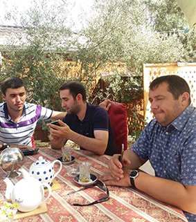 Bakıda torpaq fırıldaqçısı vətəndaşları necə aldadıb... Bakıda torpaq fırıldaqçısı vətəndaşları necə aldadıb...