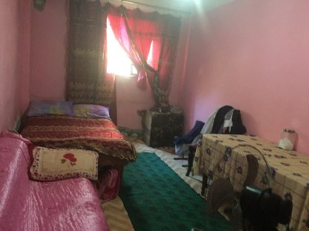 Məcburi köçkünlər Tuk zavodunun sexlərində kanalizasiya suyunun içində yaşayırlar Məcburi köçkünlər Tuk zavodunun sexlərində kanalizasiya suyunun içində yaşayırlar