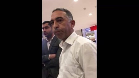 Mülki geyimli gömrükçülər rejissora və onun azyaşlı uşaqlarına zülm verdilər Mülki geyimli gömrükçülər rejissora və onun azyaşlı uşaqlarına zülm verdilər