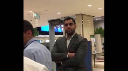 Mülki geyimli gömrükçülər rejissora və onun azyaşlı uşaqlarına zülm verdilər Mülki geyimli gömrükçülər rejissora və onun azyaşlı uşaqlarına zülm verdilər